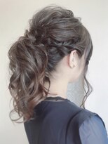 ロイヤルヘアー(ROYAL HAIR)&nbsp;ポニーテール風ヘアアレンジ