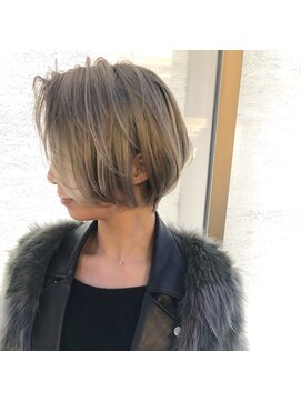 ロータス(Lotus) ハイトーンでも洗練された大人ショートボブ 担当 junpei katada