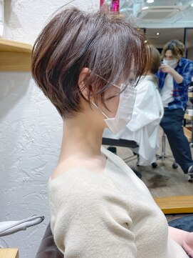 アヴァロン(AVALON) イルミナカラー・絶壁解消・前下がり・ショート・30代40代・猪狩