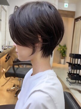 ビュー フクオカ(VIEW FUKUOKA) 美髪にオトナかわいいホワイトグレージュネビージュショートボブ