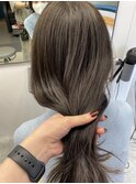 オリーブベージュ