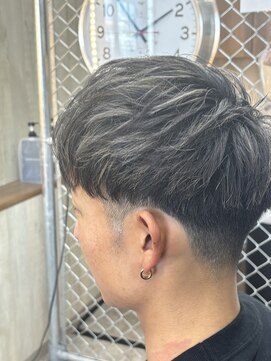 フラミンゴ ヘアデザイン フェード×ハイライト