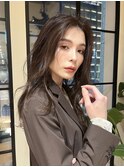 センター分けロング ニュアンスブラウン メルティカラー似合わせ