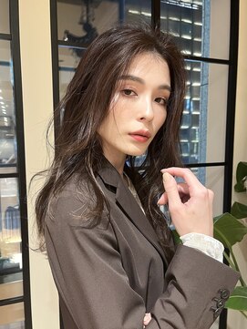 ビュートリアム265(BEAUTRIUM 265) センター分けロング ニュアンスブラウン メルティカラー似合わせ