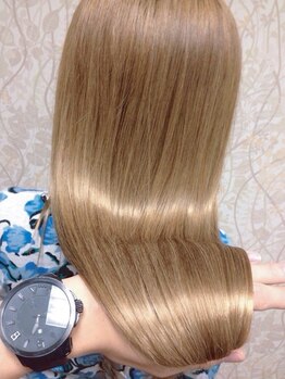 ヘアギャラリーグラス(Hair Gallery glass)の写真/[髪質改善]ブリーチ縮毛矯正可能店！髪を傷めず自然で艶のあるストレート、柔らかい質感が手に入る♪