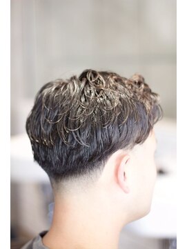 キングスマントーキョー 立川北口店(KINGSMAN TOKYO) アップバング / ツーブロック / スキンフェード 【立川】