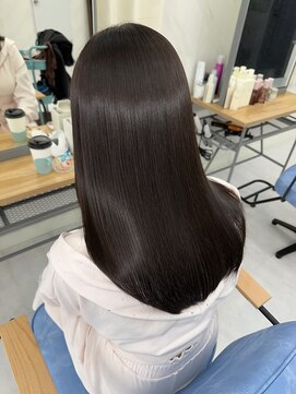 エミン(emyn) 髪が変わる【美髪革命】艶髪/髪質改善/縮毛矯正/代々木