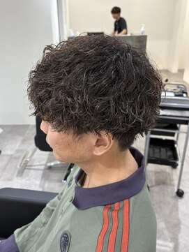 ヒュイル バイ ニアウ(Hwyl by Niau) メンズカットパーマプードルパーマ刈り上げマッシュケアパーマ