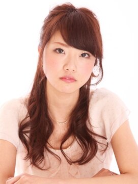 エマージュ 新宿(Emerge) ～大人かわいい～大きい編みこみダウンセットスタイル～