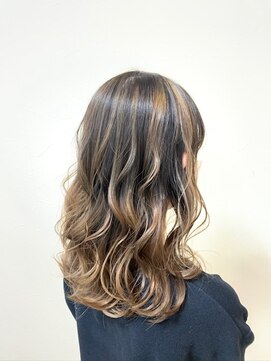 リズ(Liz.) バレイヤージュカラー