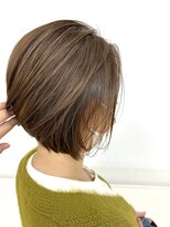 クオリス 上板橋店(QUALIS)&nbsp;大人ショートボブ/前下がり・ひし形・くびれ/ハイライトカラー