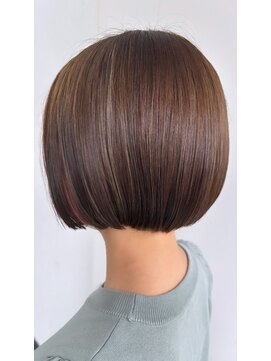 オーパスアミカ(OPUS AMICA) 丸みショートボブ×ハイライトインナーピンク