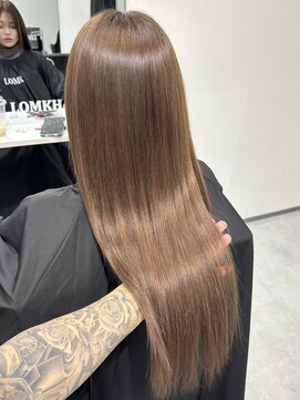 ロムーク 表参道(LOMKH) ミディアムレイヤーロングレイヤーカット顔周りオリーブベージュ