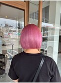 ぱつっとボブ×20代ピンクカラー