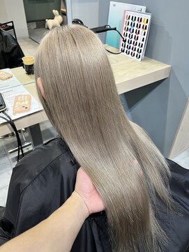 リア 布施店(Lia) ホワイトベージュ