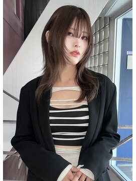 ピア ヤクイン(Pia Yakuin) ハッシュレイヤーカット