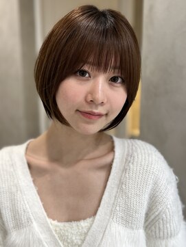 アイユー(ii+U) ショートボブ薄め前髪ブラウンベージュ