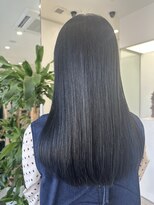 リフ(LIF by MIRROR TALK)&nbsp;光に透ける青みパープルの艶暗髪