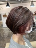 インナーカラーとメッシュで動きのあるボブに