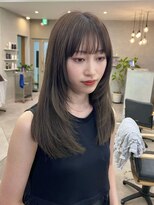 シーン(SCEN) オリーブベージュ　レイヤーカット　アッシュオリーブ