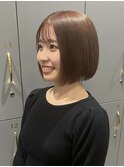 ピンクベージュ_ケアブリーチ_切りっぱなしボブ