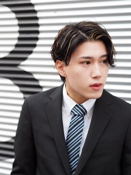 サン(3) ゆる波巻き センターパート メッシュ 黒髪 スーツ 1