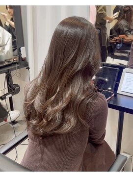 リス バイ ソヨン(Lis by SOYON) 黒髪/グレーベージュ/レイヤーロング/前髪パーマ/髪質改善