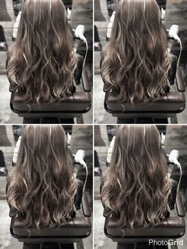 トルネード(TORNADO) 外国人風ロング ハイライトグラデーション グレージュ