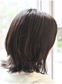 カットでつくるくびれミディ