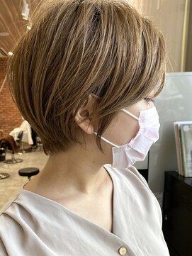 アドラーブル ココロ 新潟(adorable CoCoLo) 20代30代40代/大人可愛い/ツヤ感ベージュ/小顔ショート