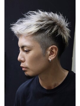 ルーツ(ROOTS) ハイトーンカラーのスパイキーベリーショート