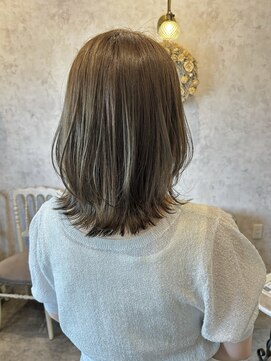 ディーヴァヘアーエズ(DIVA hair Eze) 【natsuki】ミディアムレイヤー/オリーブベージュ/くびれヘア