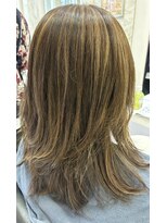 ヘアーデザインムーヴ(Hair design MOVE)&nbsp;白髪ぼかしハイライト　ミディアム