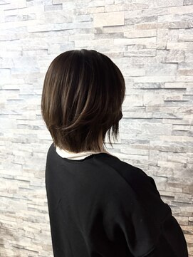 柔らか質感のナチュラルくびれショート