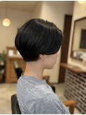 黒髪スリークなハンサムショート