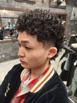 フォーコーナーズカットショップスリーセント 栄(FourCornersCutShop 3/cent) マレット/スパイラルパーマ/テーパーフェード