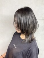 アムドット(Amu.)&nbsp;バレイヤージュケアブリーチダブルカラーウルフカットミニウルフ