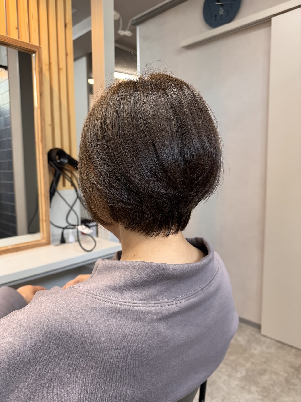 60代艶アッシュブラウンの大人ショートボブ：L279602354｜コロレ