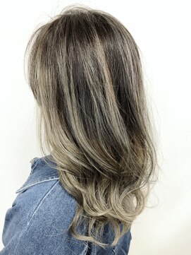 トリニティ(trinity) バレイヤージュベージュ・アッシュ【豊見城トリニティ】白髪も◎