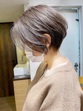 アヴァロン(AVALON) 愛され大人ショートボブ・アッシュベージュ【BISA】