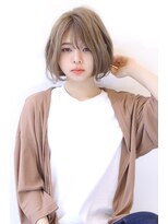 オーロ(ORO)&nbsp;ふんわりカールのベージュボブ
