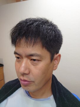 ヴェルデ シンバシ(VERDE SHINBASHI) 白髪染め フェードショートスタイル 黒髪ソフモヒ ビジネス 学生