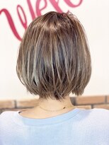 ルーツ(Root)&nbsp;ハイライトショートボブ
