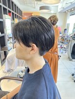 キサ ファータ 恵比寿(kisa fata) ツーブロック スーツ 韓国 センター分け 刈り上げ メンズ