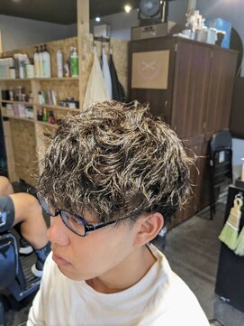 アールイー(Re) スパイラルパーマ・ツーブロック