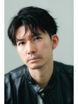 六本木美容室 白金店 センターパート/ツイストスパイラル/ツーブロック/ビジネス/黒髪