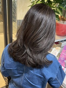 トリコ ショップアンドヘアサロン(tricot shop hair salon) ナチュラルハイライト◎ アッシュグレージュ  low layer