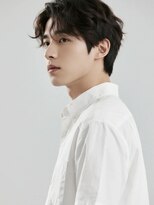 エイチ メンズ(H)&nbsp;スペインカールセンターパートツーブロックフェードカット