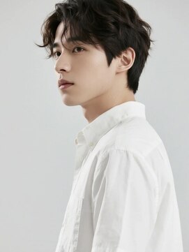 エイチ メンズ(H) スペインカールセンターパートツーブロックフェードカット