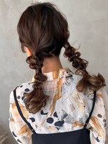 オモチャ(OMOCHA)&nbsp;ツイン編み込みで華やかアレンジ